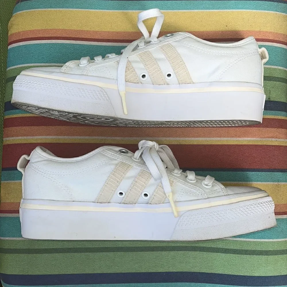 EXCELLENT CONDITION WOMEN’S 11 ADIDAS WHITE/CREAM  NIZZA PLATFORM SHOES